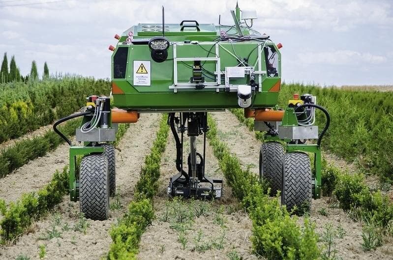 High-clearance autonomous agricultural robot operating between crop rows