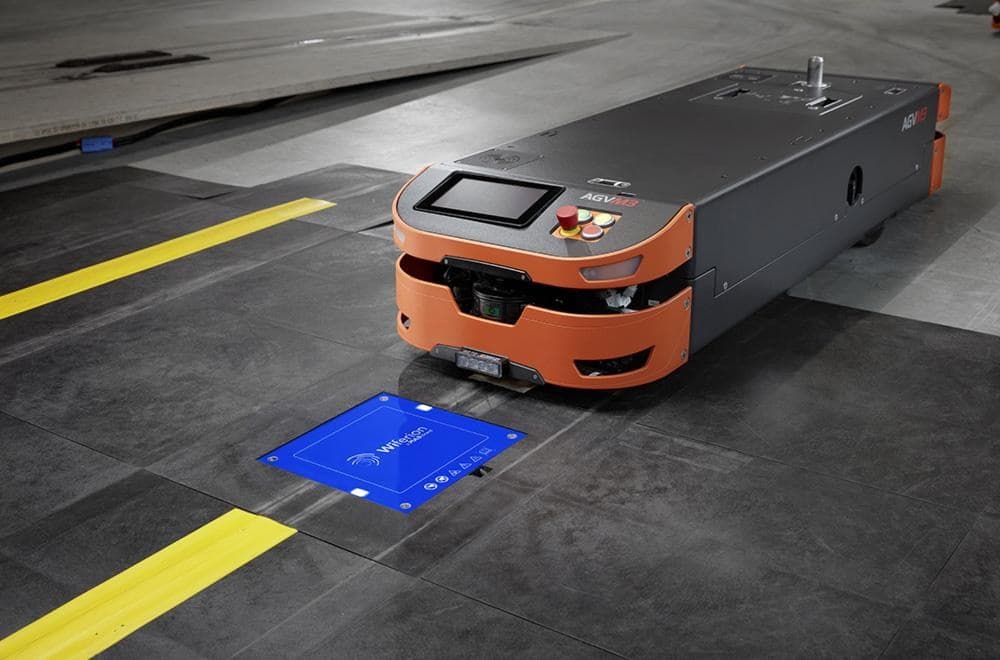 AGV docking on a plug-free wireless charging pad