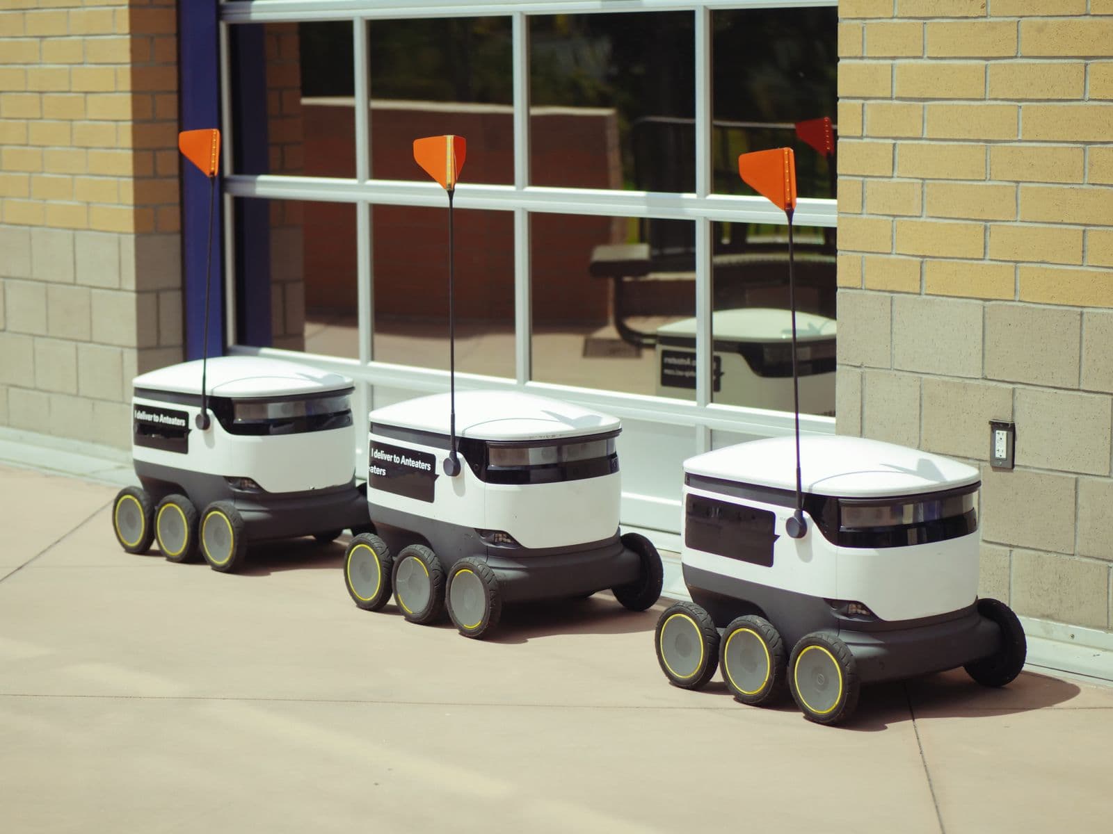 Sample applications for robots, docks, and fleet connectors
